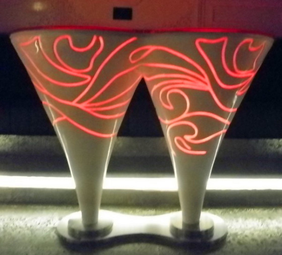 酒杯雕塑定做 KTV酒杯雕塑厂家 太原KTV酒杯雕塑图片